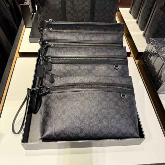 Coach Carry All Pouch In Signature Canvas CY985 - Picture 1 of 7